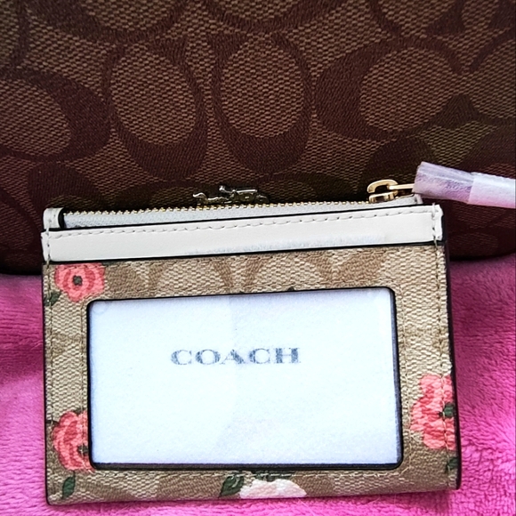 Coach Flower 🌺 keychain - Picture 3 of 7